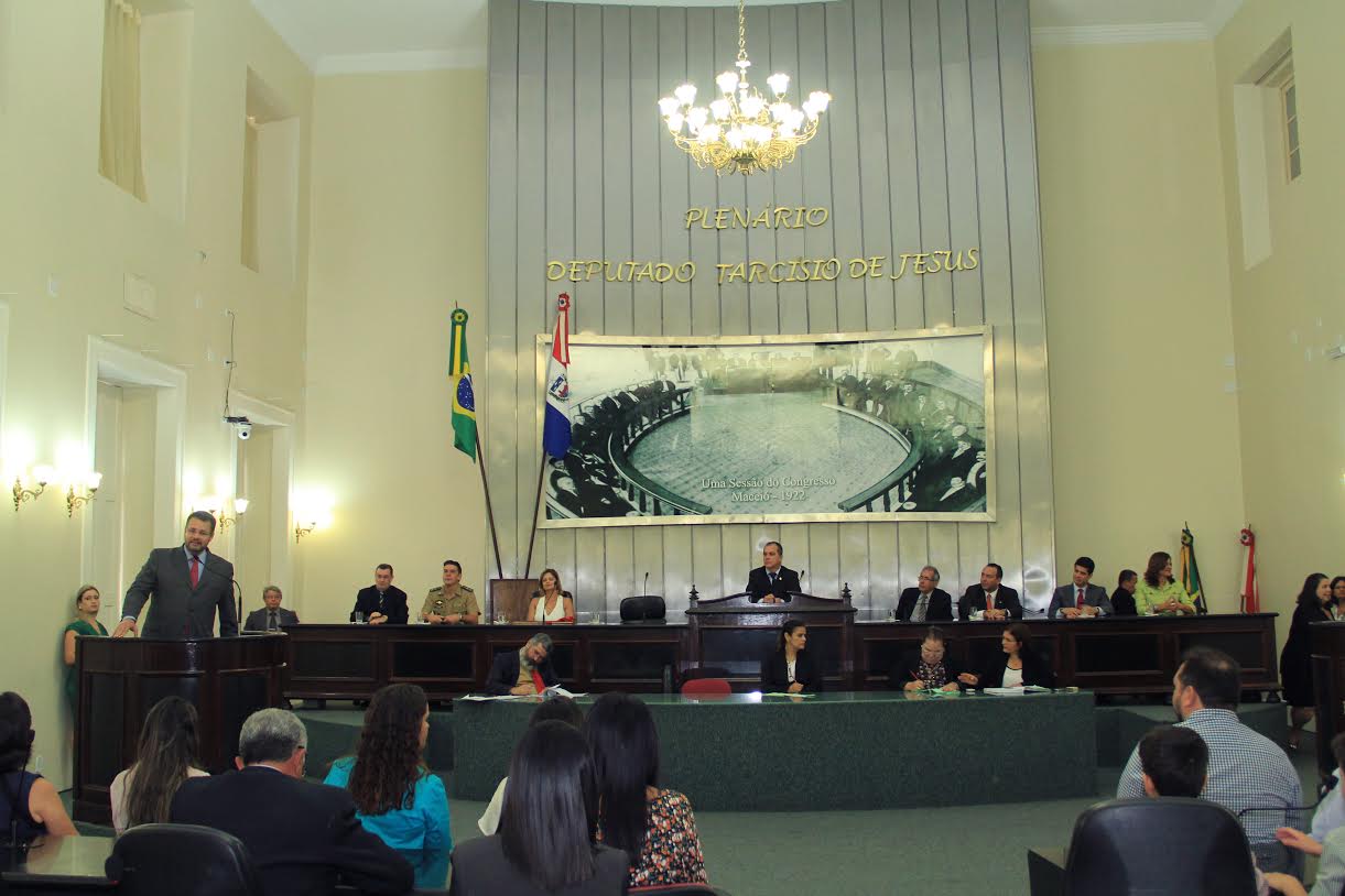 Deputado inova ao lançar edital para cargos técnicos do seu gabinete