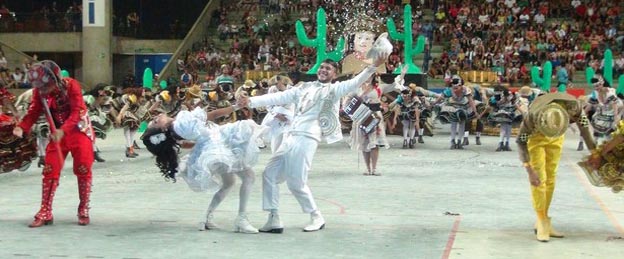 Primeiro dia do Forró & Folia 2016 reúne multidão em Maceió