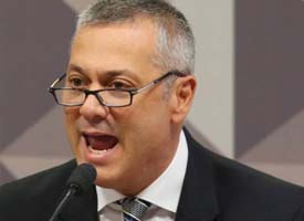 Temer pode demitir advogado-geral da União após deslizes