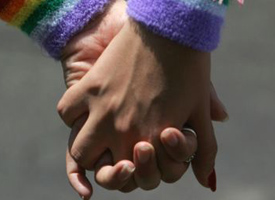 Lésbica conta como é viver com a namorada no Irã