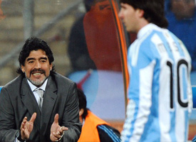 Maradona defende Messi: ‘Tem que seguir na seleção’