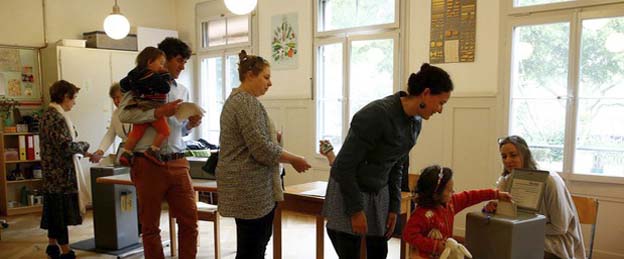 Suíços rejeitam plano que faria cada cidadão receber R$ 9 mil por mês sem fazer nada