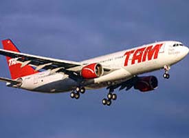 Avião da Latam colide em pássaro após decolagem, e voo é cancelado