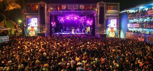 Nova lei: Festival de Inverno divulga cachê de artistas ao lado do palco