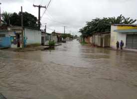 Chuva causa inundações em Maceió