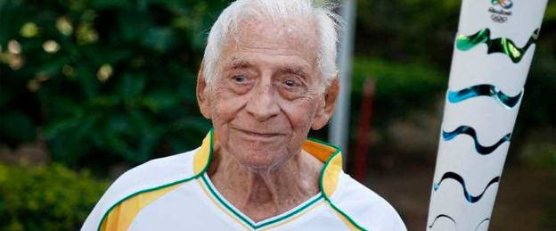 Ex-atleta Olímpico que conduziu a tocha morre em Vila Velha-ES