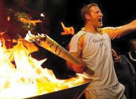 Mulher de Gustavo Endres desabafa por ter que comprar tocha olímpica