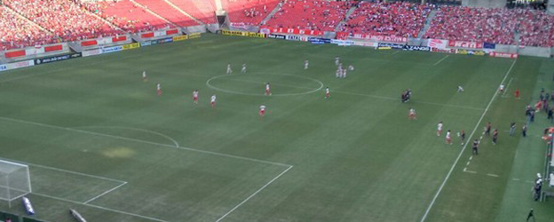 Bandidos armados rendem motorista e assaltam torcedores na BR-101