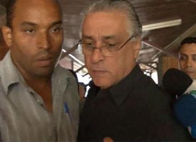 Médico pega 130 anos por abusar de 15 pacientes