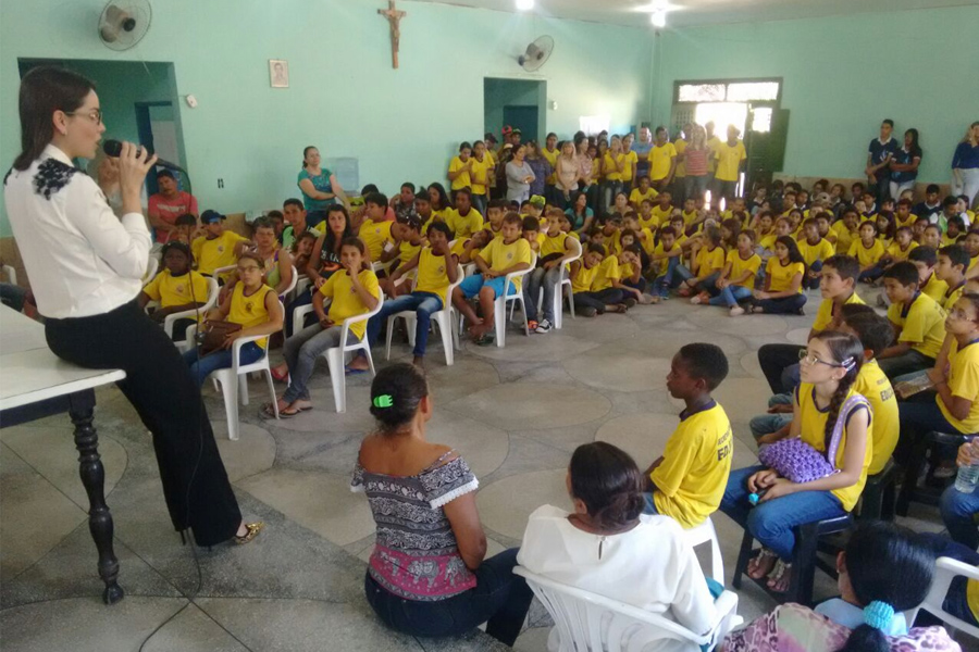 Violência: Juíza de Palmeira dos Índios dialoga com 300 estudantes