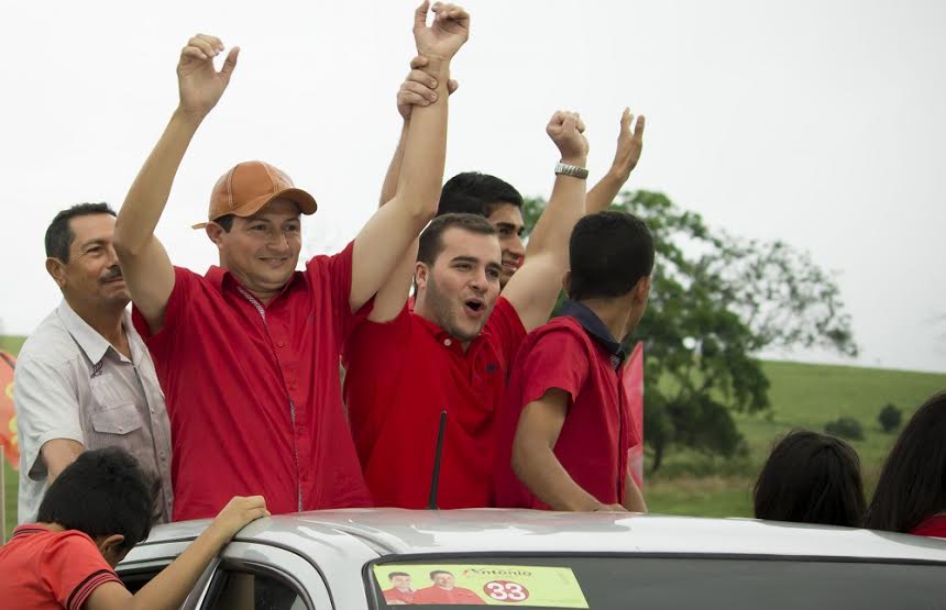 Antonio Teixeira mostra força em Tanque D’Arca com grande carreata