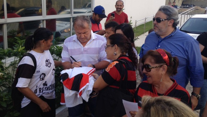 Zico reverencia Dida: “Foi difícil bater um recorde dele no Flamengo”