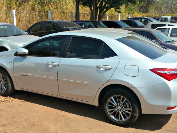 Pastor é flagrado com carro roubado em igreja e é preso por receptação