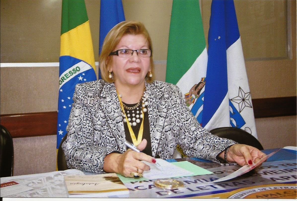 20 anos de vida literária: Isvânia Marques lança livro ‘Profissão mulher’