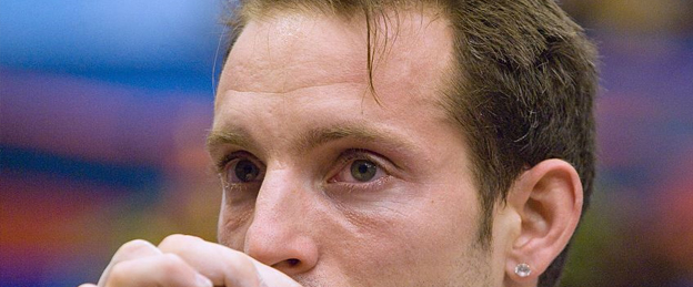 ‘Le Monde’ diz que técnico francês sente forças místicas – ‘talvez candomblé’ – ao explicar derrota no salto com vara: ‘País bizarro’