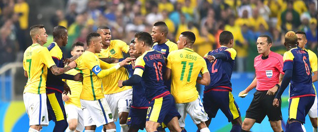 Brasil vence a Colômbia e, com dois anos de atraso, vai jogar no Maracanã