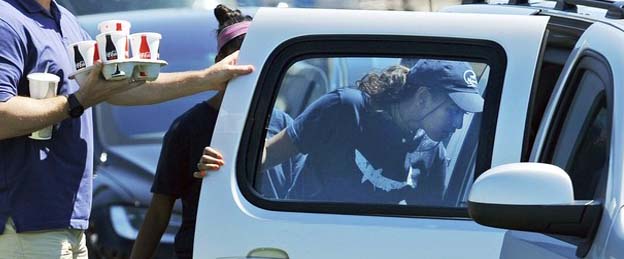 Filha mais nova de Obama trabalha em restaurante nas férias de verão