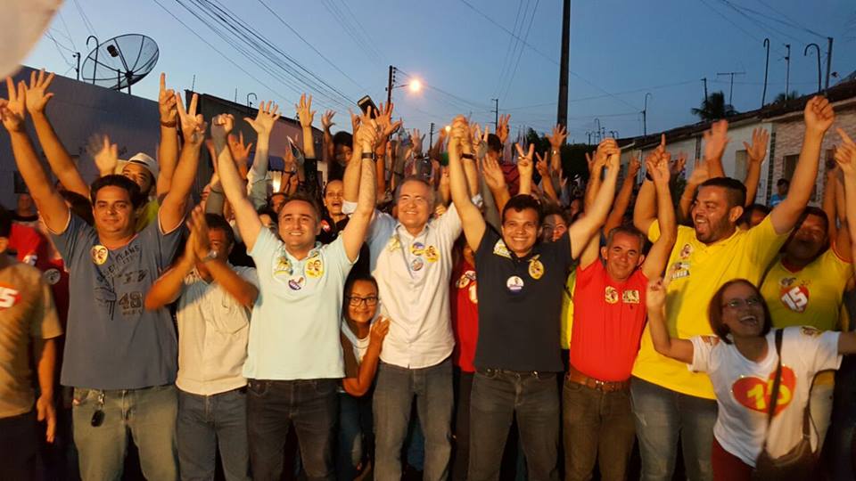 Deputados e senadores viram cabos eleitorais de luxo na eleição municipal