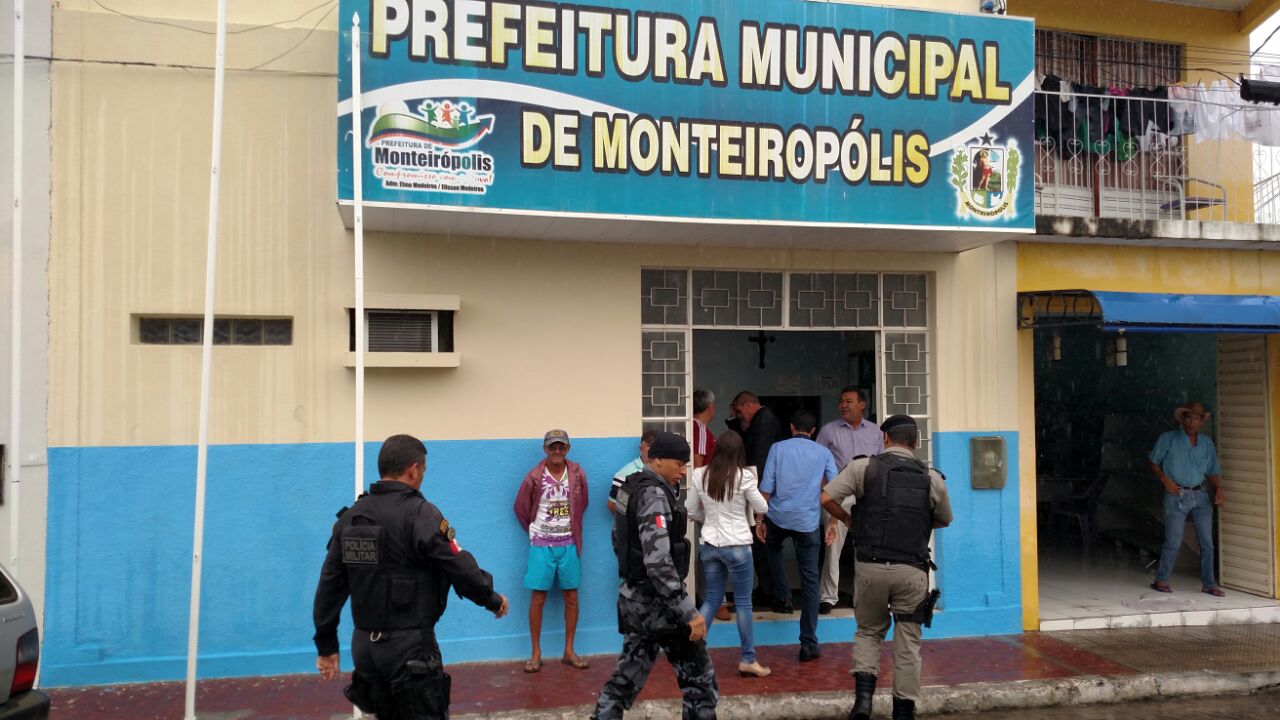 Olho Vivo: Áudio e vídeo circulam na internet mostrando descaso em Monteirópolis