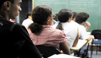 Só Português, Matemática e Inglês nos 3 anos do médio