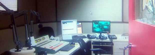 Assaltantes invadem emissora de rádio durante transmissão ao vivo