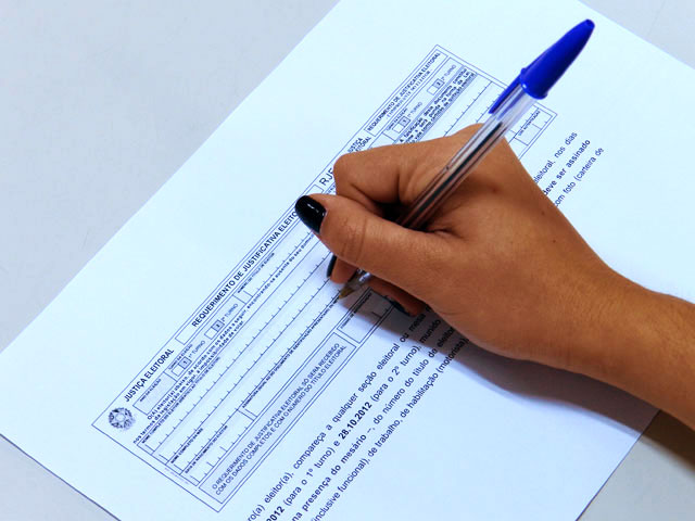 Eleitor que não justificou ausência tem até dezembro para regularizar