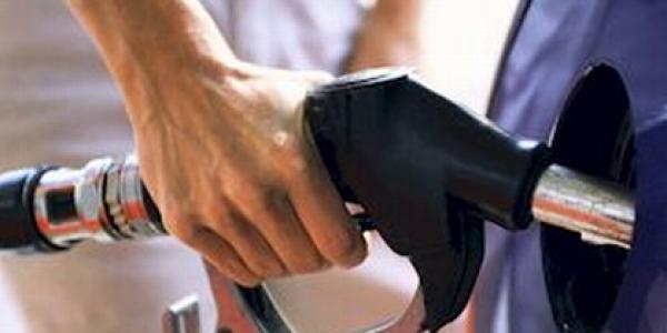 Gasolina e diesel ficam mais baratos a partir deste sábado (15)