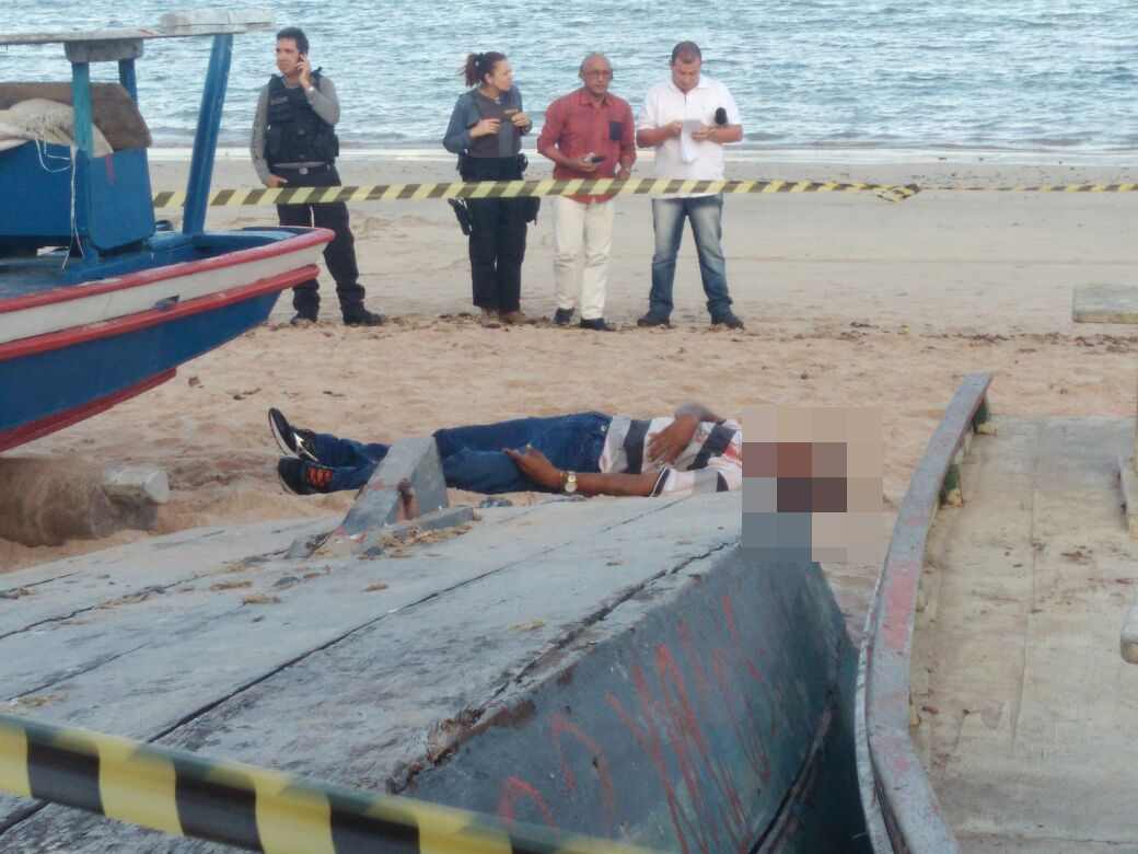 Jovem é assassinado na praia de Ponta Verde em Maceió