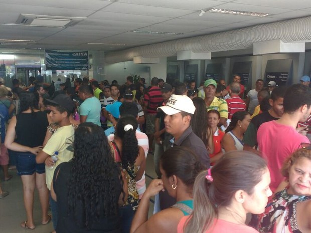 Agências bancárias em Alagoas ficam lotadas no 1º dia após a greve