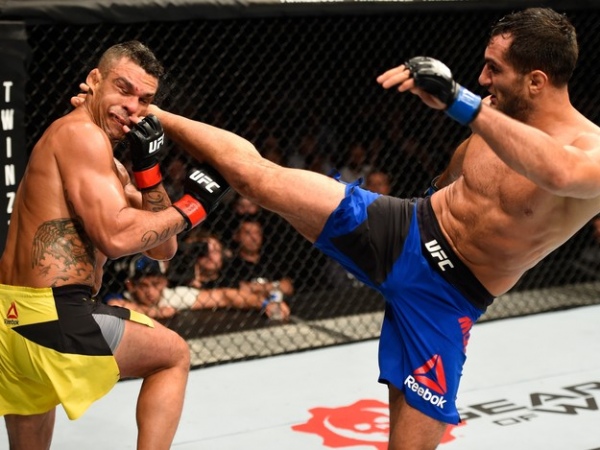 Mousasi faz grande luta, nocauteia Belfort e pede para enfrentar Spider