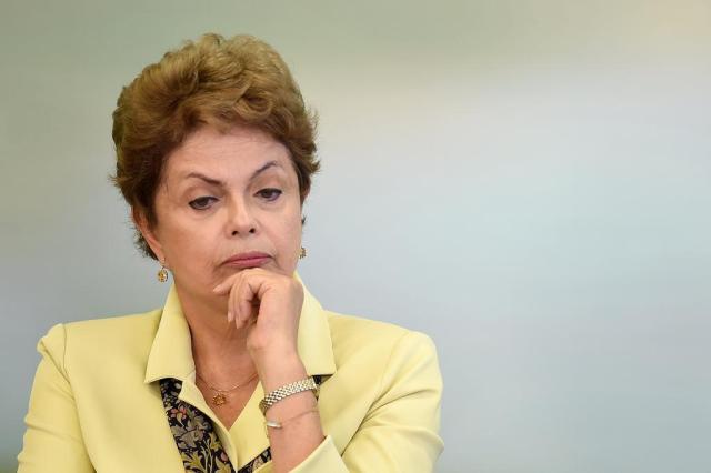 Servidores suspeitos de agilizar aposentadoria de Dilma são afastados