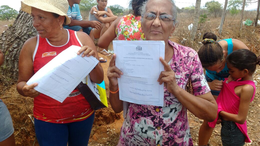 População ameaça invadir casas do Conjunto Brivaldo Medeiros em Palmeira; Veja vídeo