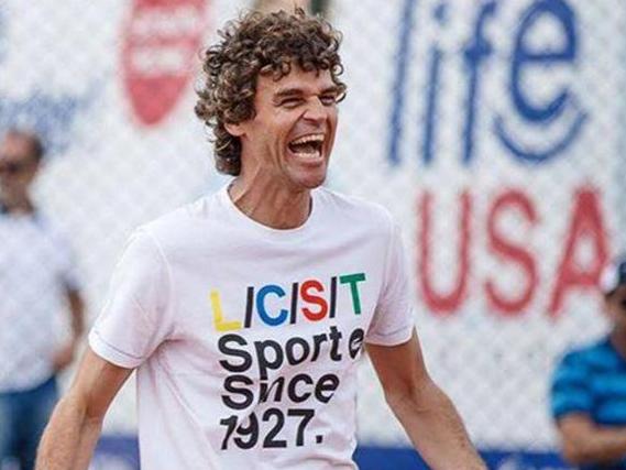 Guga chora e é tietado no julgamento de multa milionária