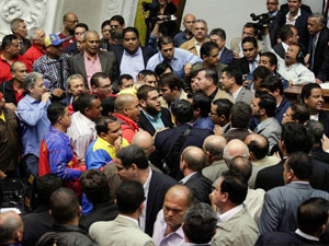 Parlamento venezuelano aprova processo político contra Maduro