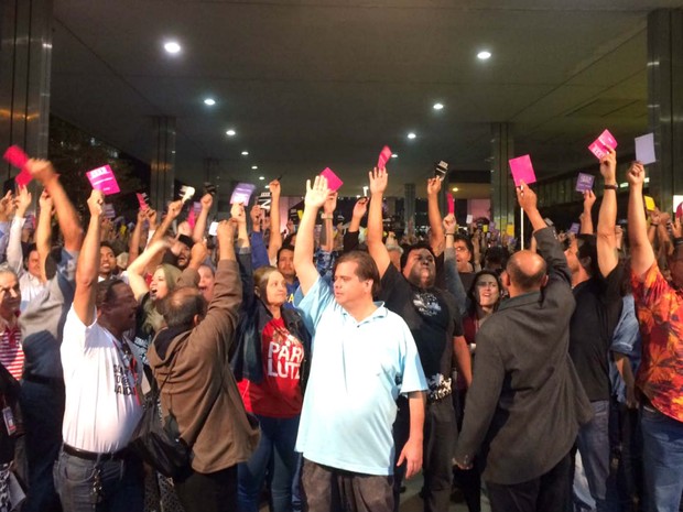 Bancários encerram greve, mas Caixa segue fechada em 7 capitais