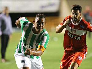 Goiás passeia no Serra Dourada, vence com folga e freia o CRB