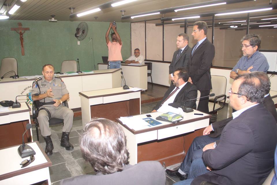 Olho Vivo: PM de Palmeira vai à Câmara e é rebatida pelo Comando Geral
