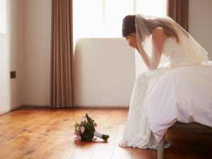 Mulher invade casamento do amante com vestido igual ao da noiva