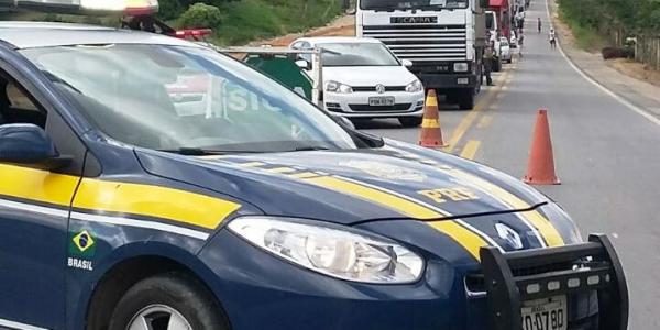 BR-101 é interditada pela PRF em Flexeiras na tarde desta quinta-feira (24)