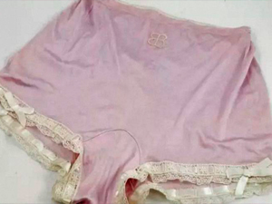 Calcinha de companheira de Hitler é leiloada por 11.500 reais