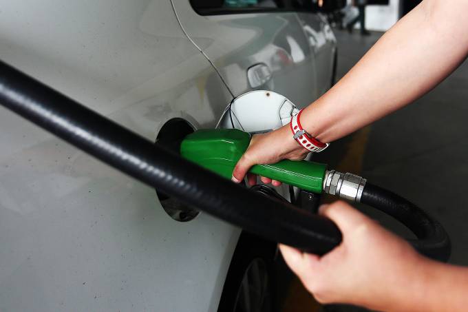Gasolina fica mais cara mesmo após Petrobras reduzir preços