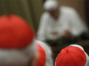 Cardeais conservadores desafiam papa sobre divorciados