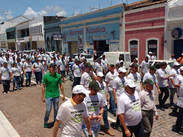 Plantadores de cana em Alagoas protestam por pagamento de dívida