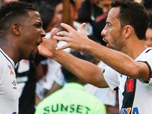 Vasco vence Ceará de virada e volta à Série A do Brasileiro