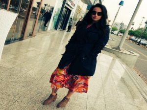 Jovem saudita é presa por publicar foto sem véu no Twitter