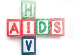 Desvende 9 mitos sobre quem vive com o vírus HIV