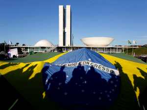 Aumento da crise adia para 2017 a aprovação da reforma política discutida no Congresso