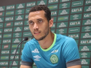 Neto é informado da morte de colegas da Chape, 13 dias após acidente