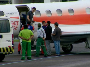 Avião com goleiro da Chape pousa em Manaus antes de seguir para SP