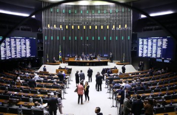 Câmara reduz exigências e aprova renegociação das dívidas estaduais